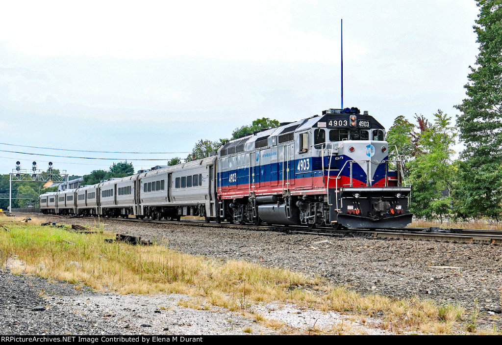 MNCR 4903 on train 9145